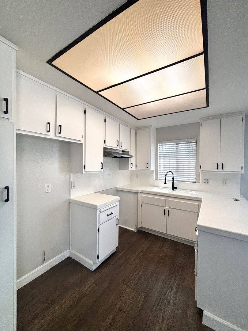 Apartment for rent at 7604 S Figueroa St, Los Angeles, CA 90003