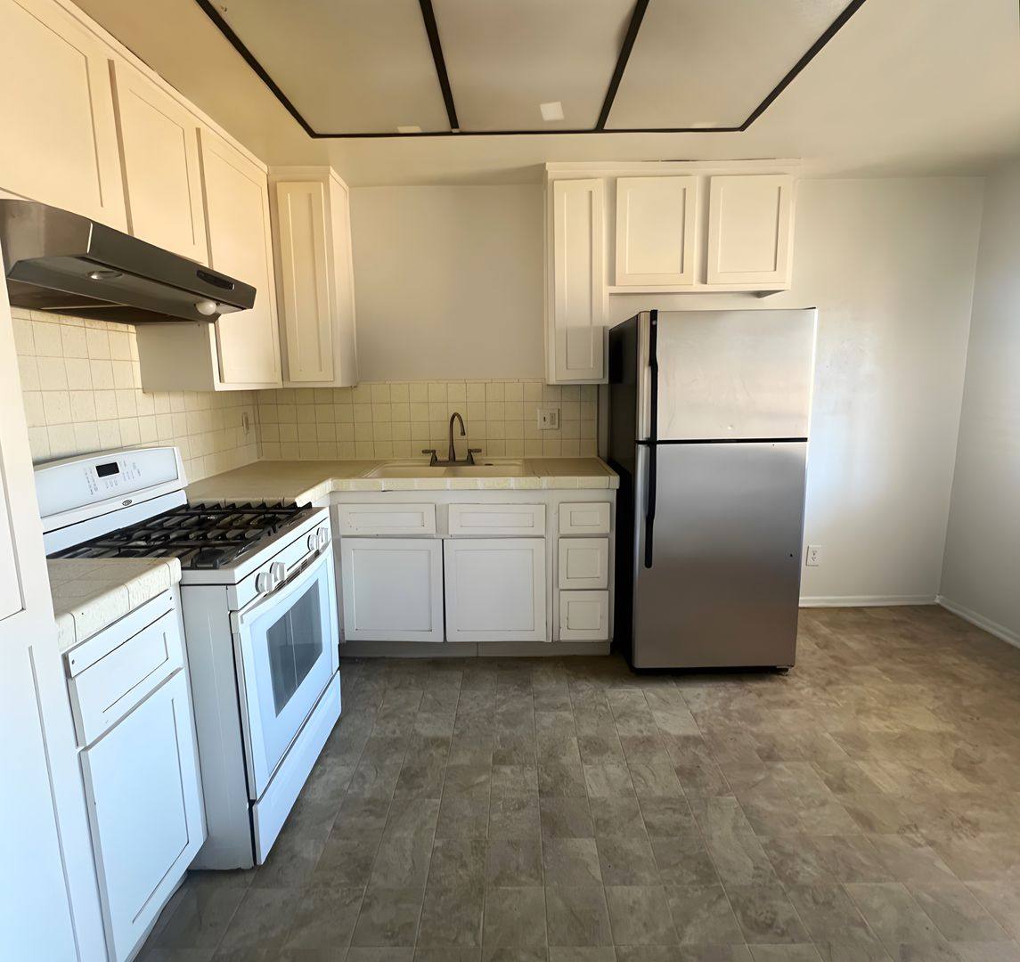 Apartment for rent at 7604 S Figueroa St, Los Angeles, CA 90003