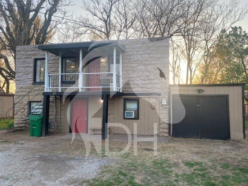 Townhouse for rent at 107 N 3rd St #1, Perry, OK 73077