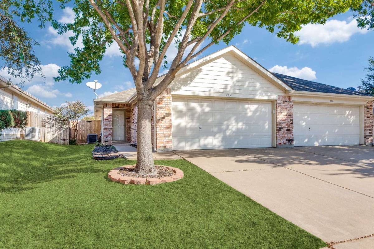 Townhouse for rent at 485 Brookbank Dr, Crowley, TX 76036