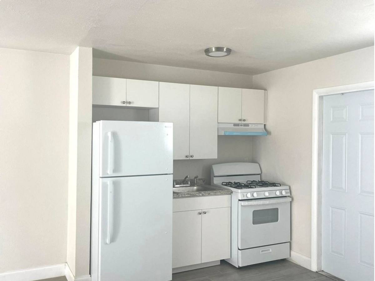 Apartment for rent at 2300 Ave S #8, West Palm Beach, FL 33404