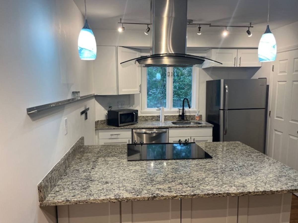 Apartment for rent at 433 W 8th St, Charlotte, NC 28202