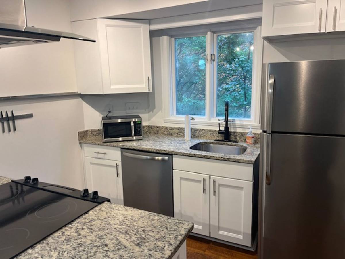 Apartment for rent at 433 W 8th St, Charlotte, NC 28202