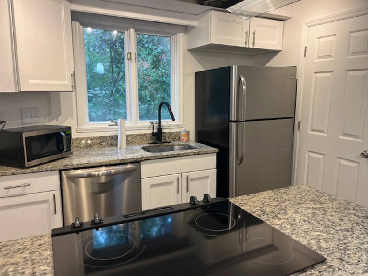Apartment for rent at 433 W 8th St, Charlotte, NC 28202