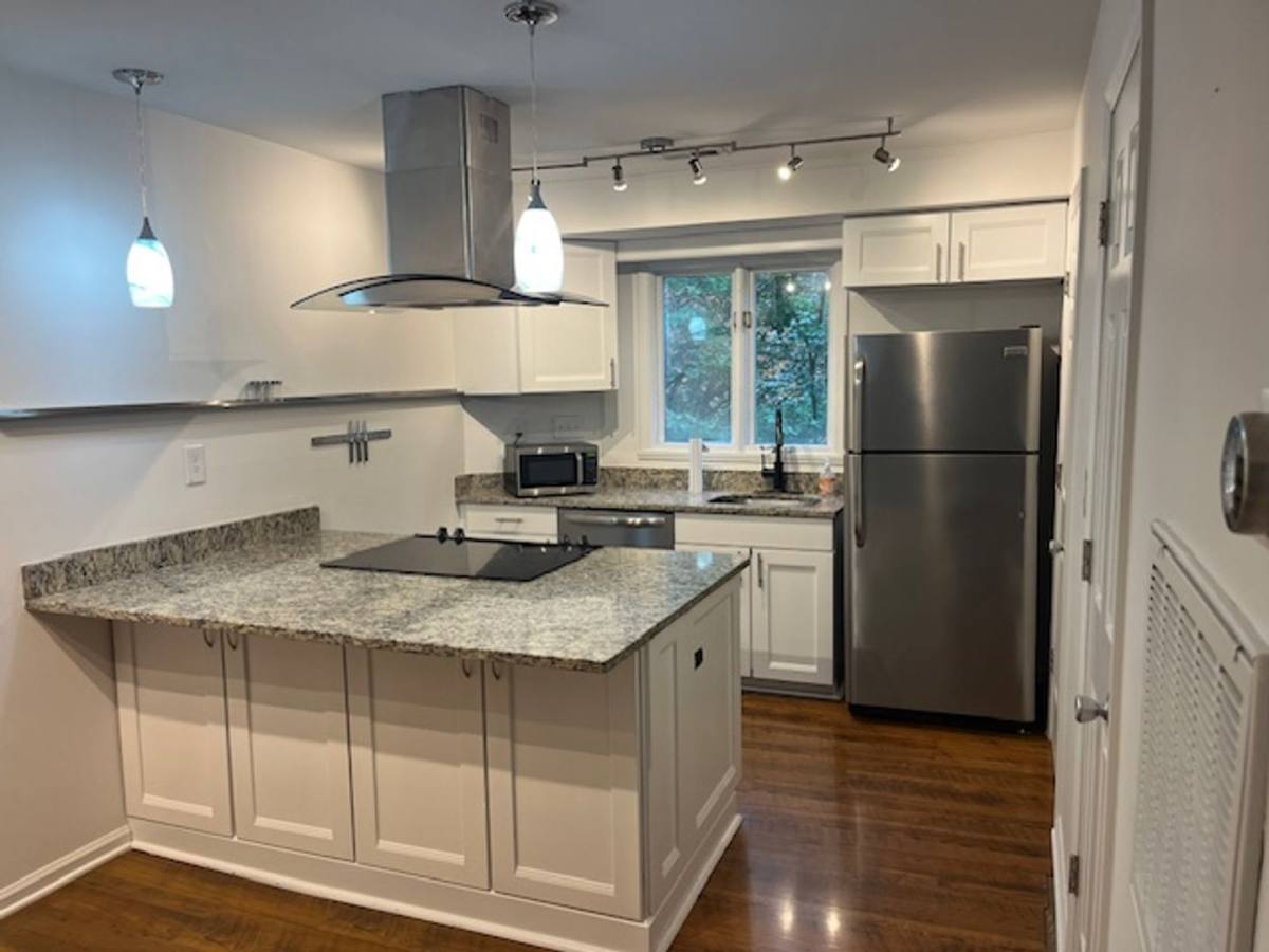 Apartment for rent at 433 W 8th St, Charlotte, NC 28202