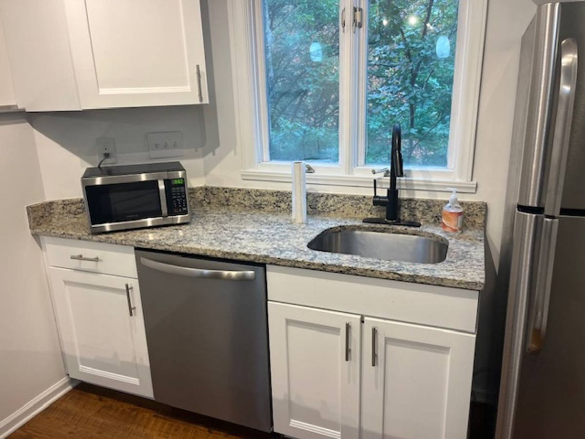 Apartment for rent at 433 W 8th St, Charlotte, NC 28202