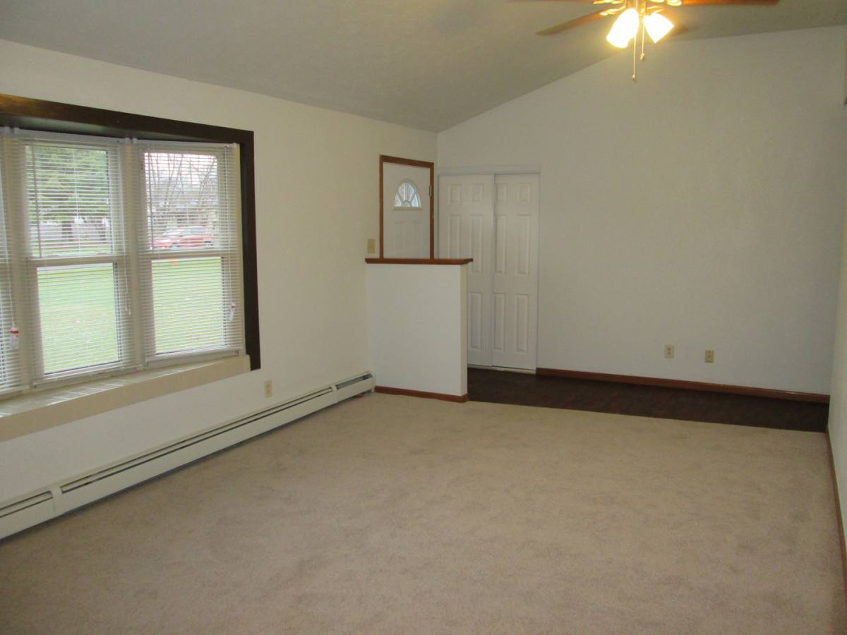 House for rent at 2529 Bainbridge Ave, Youngstown, OH 44511