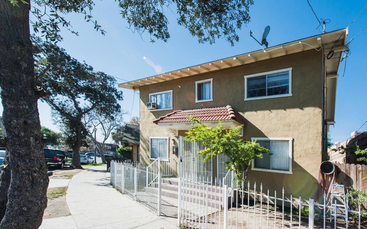 Apartment for rent at 1279-1285 Chestnut Ave, Long Beach, CA 90813