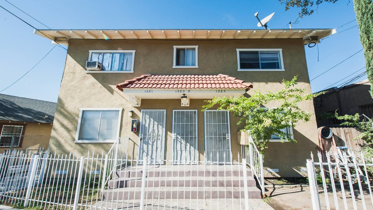 Apartment for rent at 1279-1285 Chestnut Ave, Long Beach, CA 90813