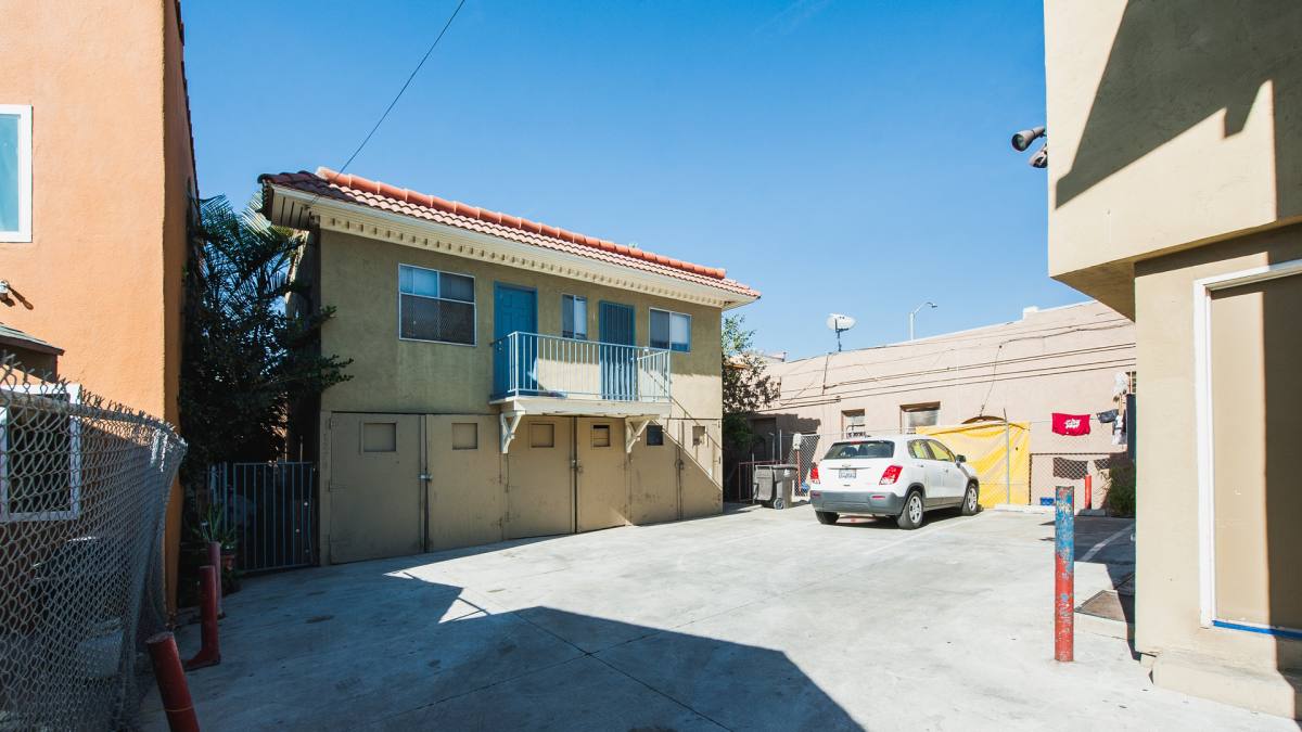 Apartment for rent at 1279-1285 Chestnut Ave, Long Beach, CA 90813