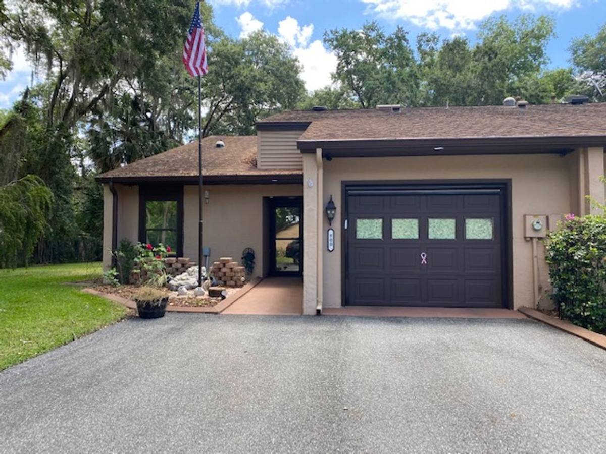 Condo for rent at 800 McKenzie Lane, Leesburg, FL 34748