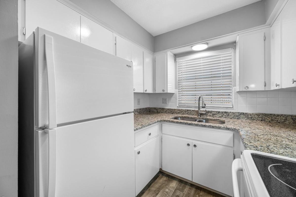 Apartment for rent at 1500 W Bay Dr, Largo, FL 33770