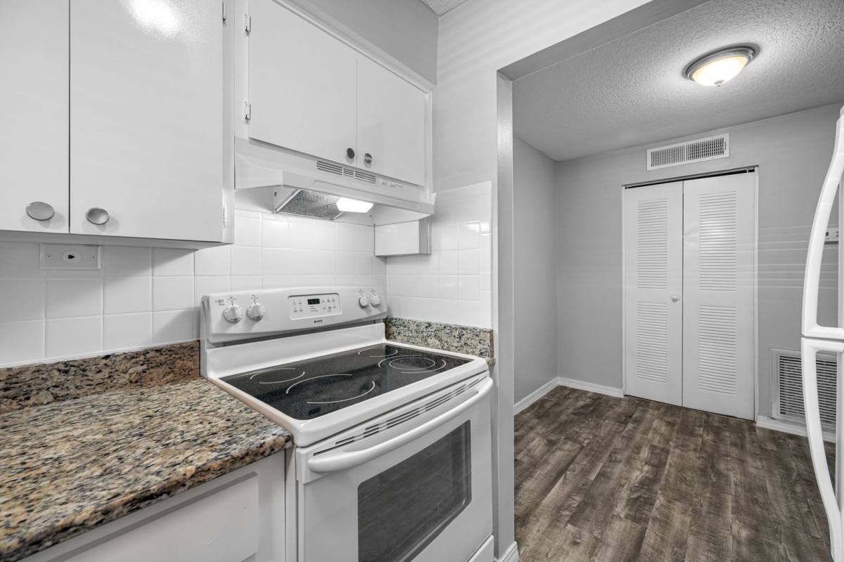 Apartment for rent at 1500 W Bay Dr, Largo, FL 33770