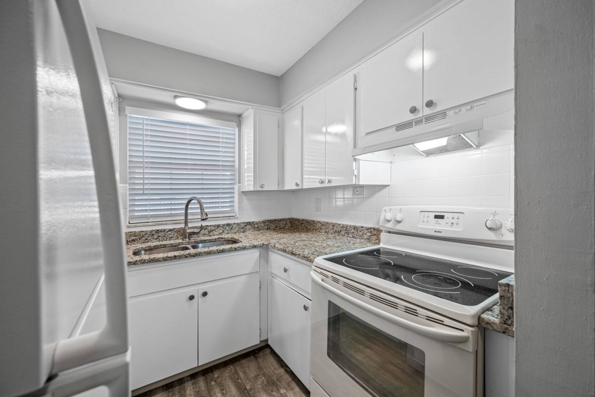 Apartment for rent at 1500 W Bay Dr, Largo, FL 33770