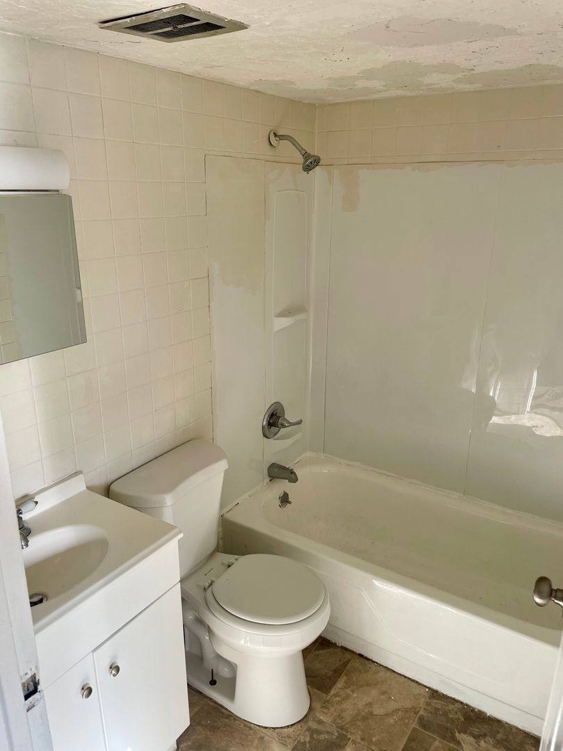 Apartment for rent at 2618 Chesterfield, Cincinnati, OH 45239