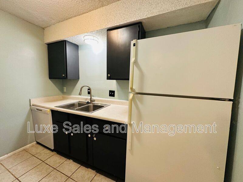 Condo for rent at 6034 NW Expressway #B, Oklahoma City, OK 73132