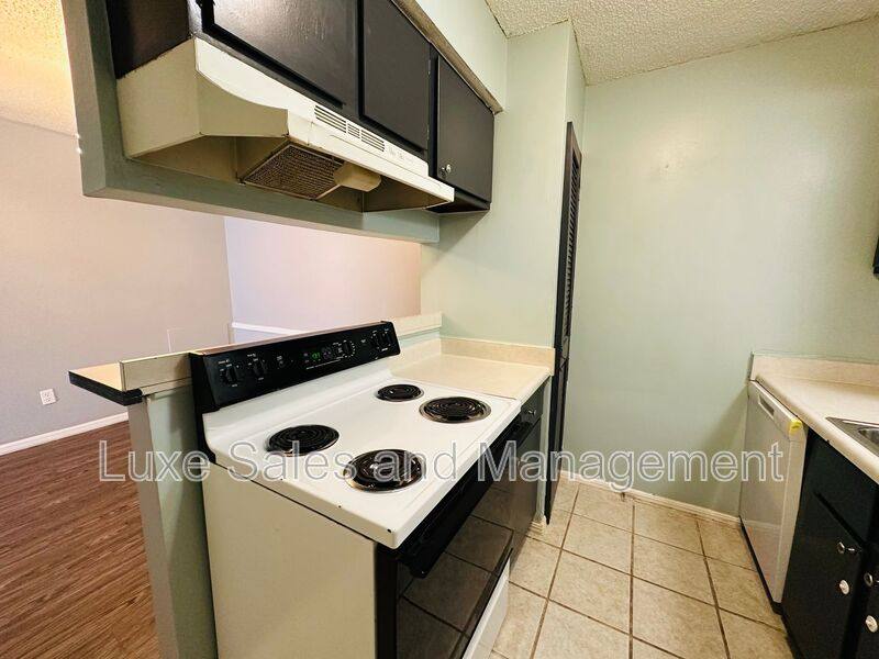 Condo for rent at 6034 NW Expressway #B, Oklahoma City, OK 73132