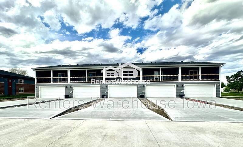 Townhouse for rent at 2105 Willis Ave, Perry, IA 50220