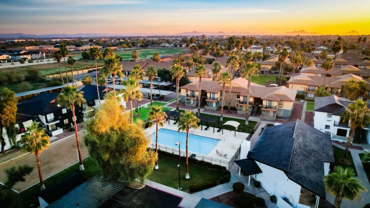 Apartment for rent at Country Creek, 7111 N 75th Ave, Glendale, AZ 85303