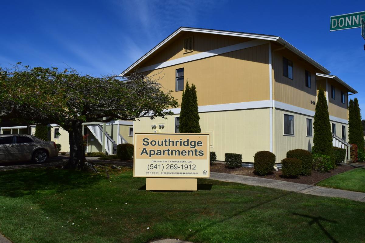 Apartment for rent at 355 S 8th St, Coos Bay, OR 97420