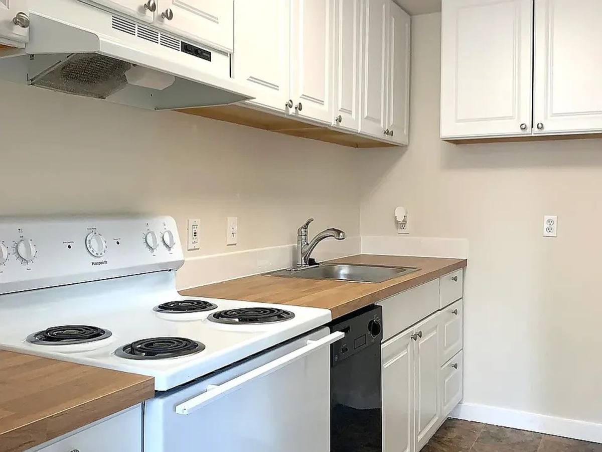 Apartment for rent at 12536 Greenwood Ave N, Seattle, WA 98133