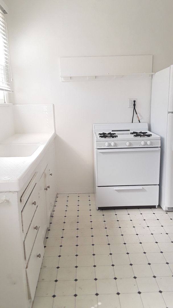Apartment for rent at 350 N Spaulding Ave, Los Angeles, CA 90036