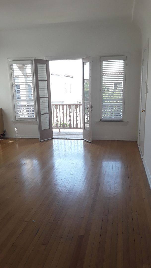 Apartment for rent at 350 N Spaulding Ave, Los Angeles, CA 90036