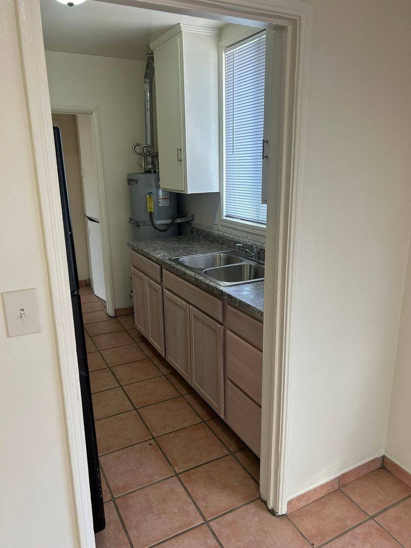 Apartment for rent at 1710 Oregon A - E, Bakersfield, CA 93305