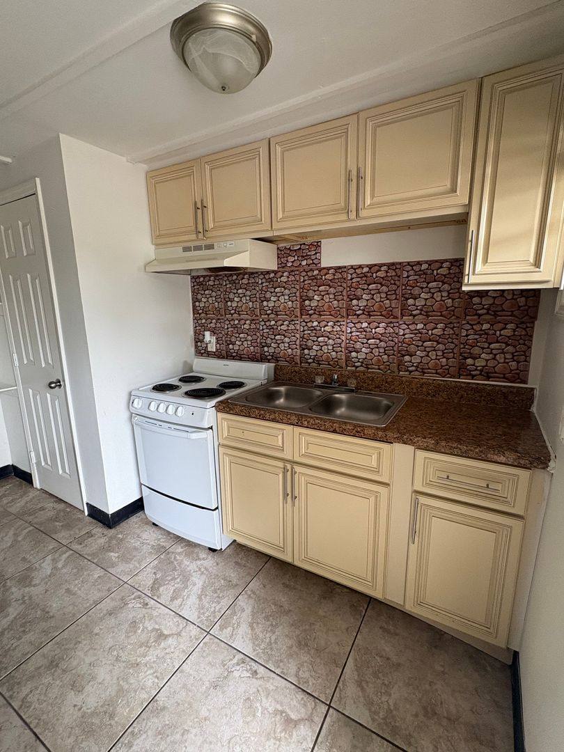 Apartment for rent at 17th St, Dade City, FL 33523