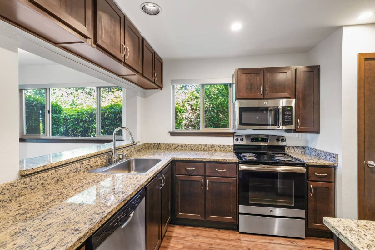 Apartment for rent at 12118 SE 31st St, Bellevue, WA 98005