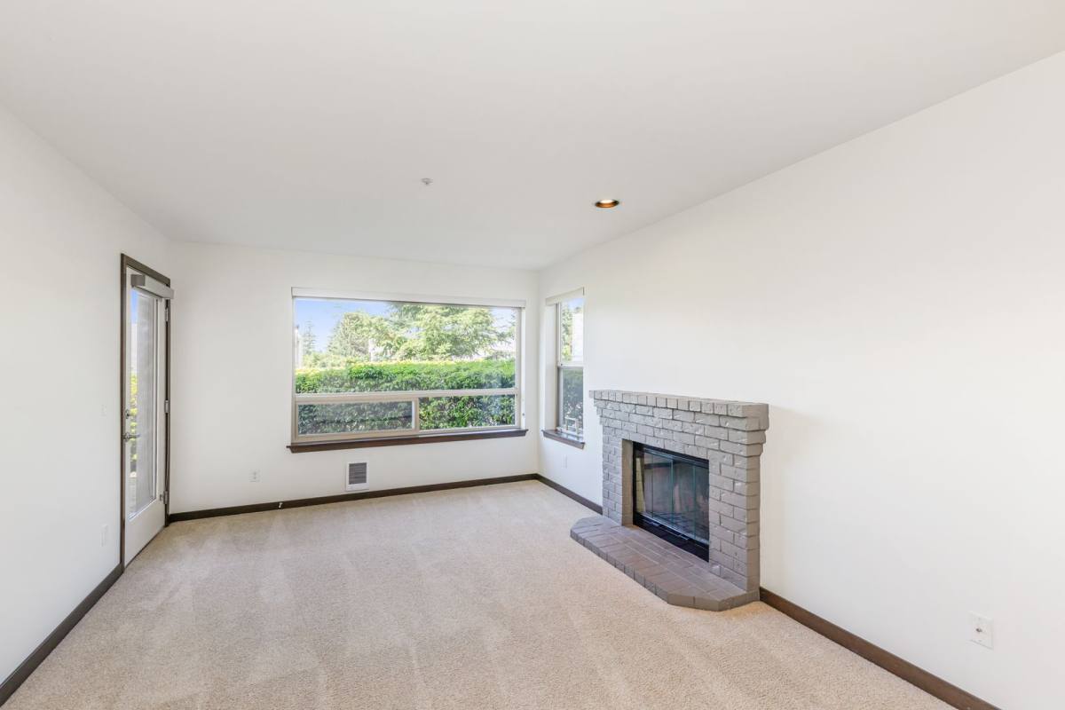 Apartment for rent at 12118 SE 31st St, Bellevue, WA 98005