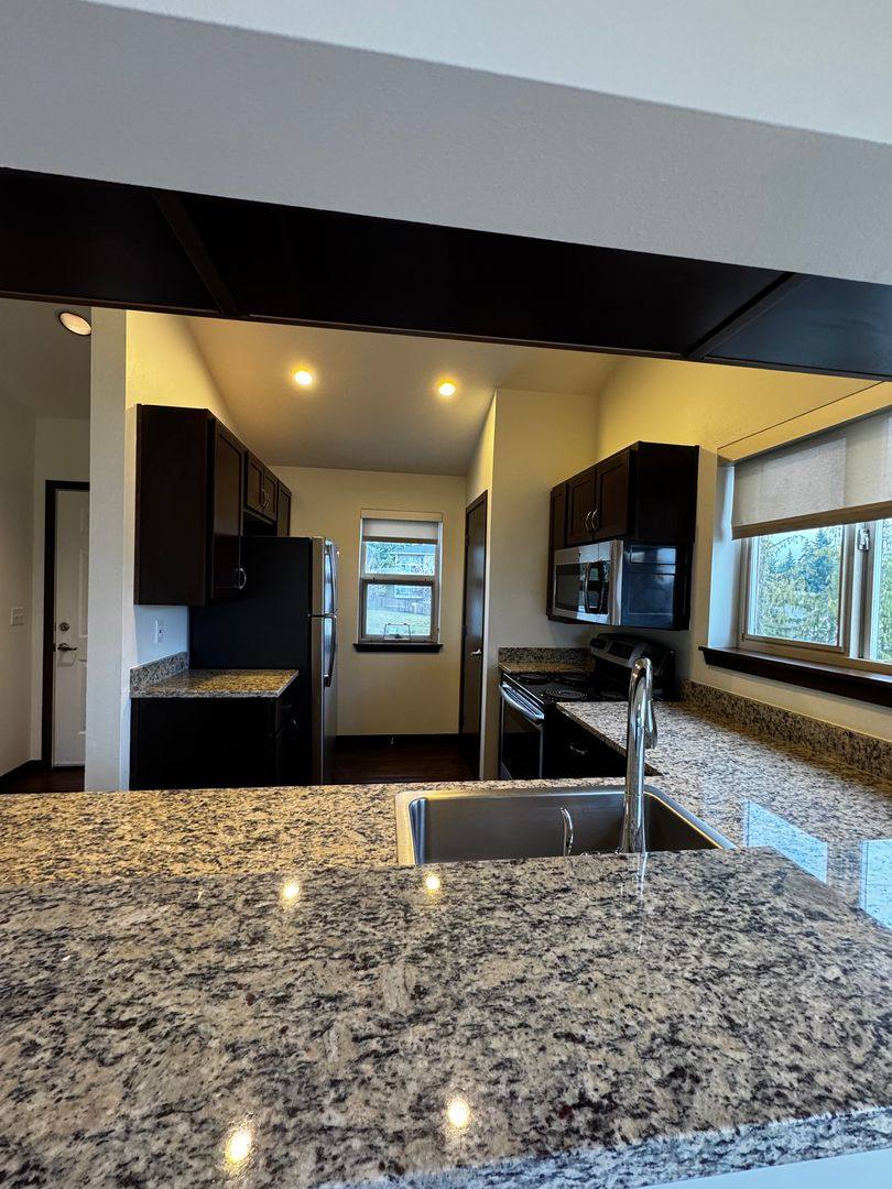 Apartment for rent at 12118 SE 31st St, Bellevue, WA 98005