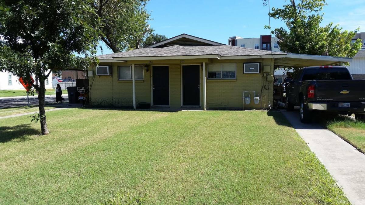 Townhouse for rent at 909 911 S Welch St, Denton, TX 76201