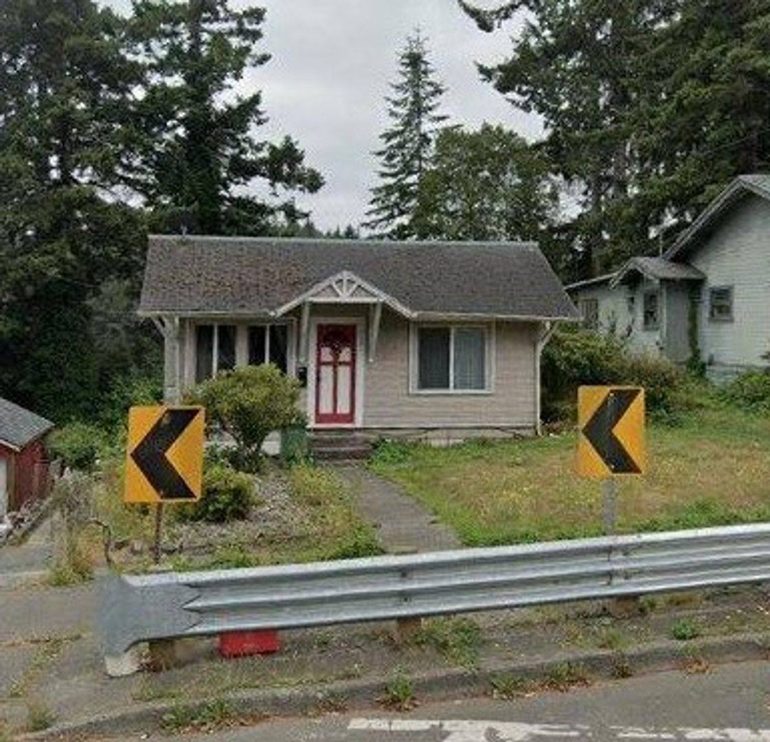 House for rent at 1381 Central Ave, Coos Bay, OR 97420