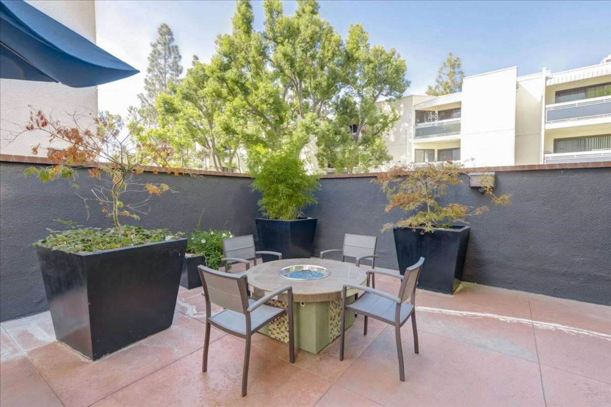 Apartment for rent at 300 W 2nd St, Santa Ana, CA 92701