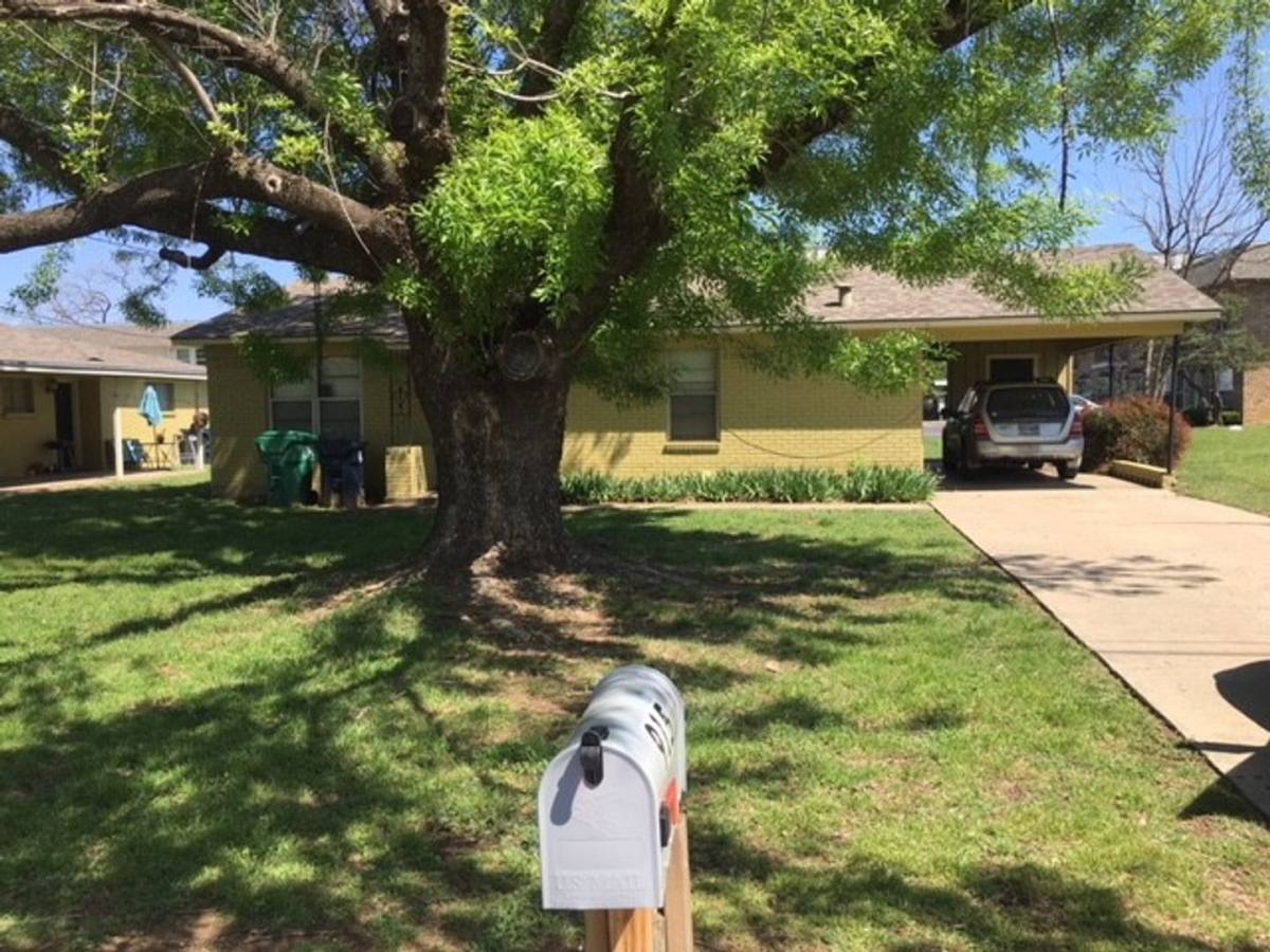 House for rent at 915 S Welch St, Denton, TX 76201
