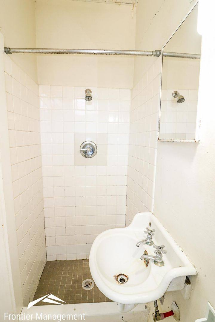 Apartment for rent at 412 N 11th St, Manhattan, KS 66502