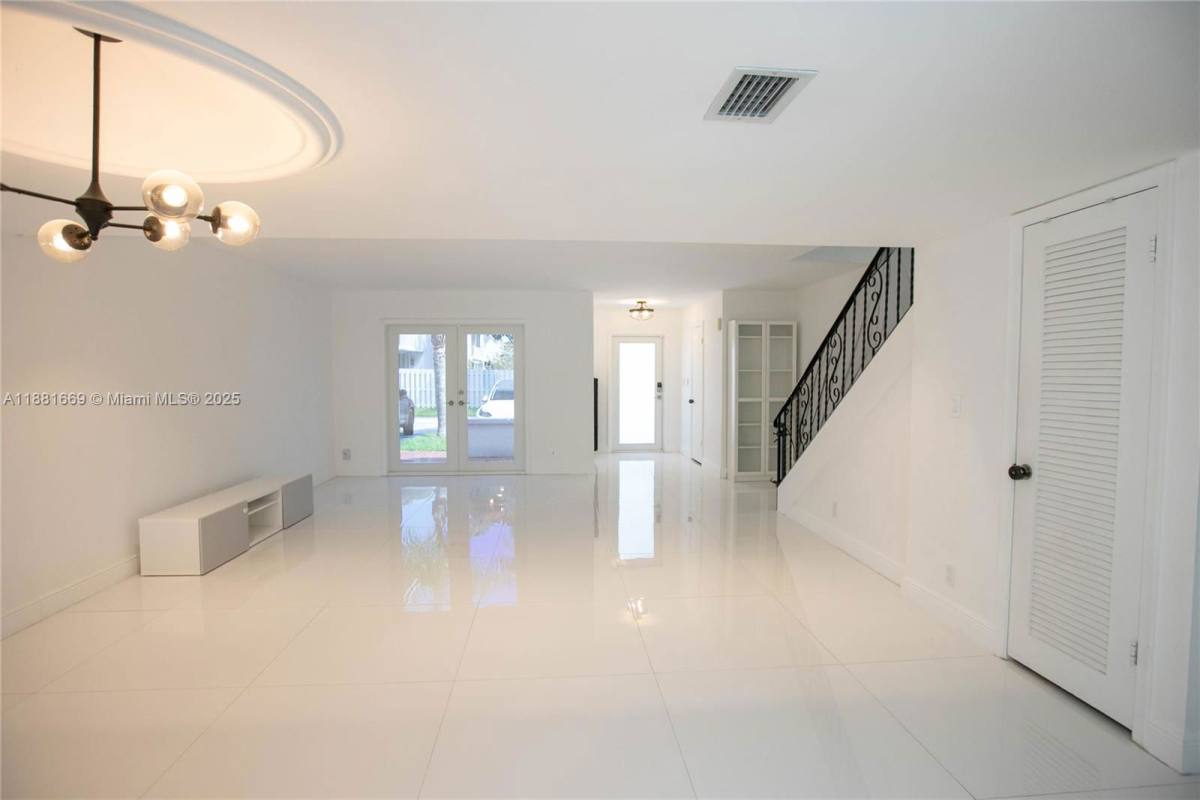 Townhouse for rent at 2714 NE 8th St #2712, Hallandale, FL 33009