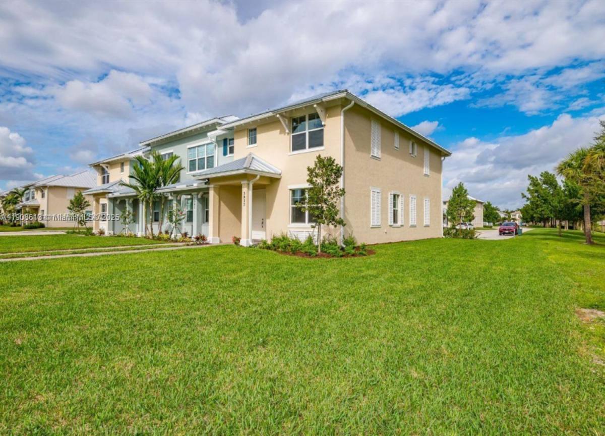 Townhouse for rent at 3932 Long Leaf Lane #1, Hollywood, FL 33021