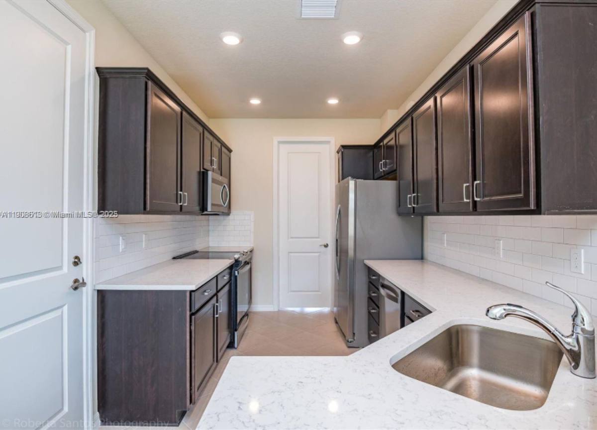 Townhouse for rent at 3932 Long Leaf Lane #1, Hollywood, FL 33021
