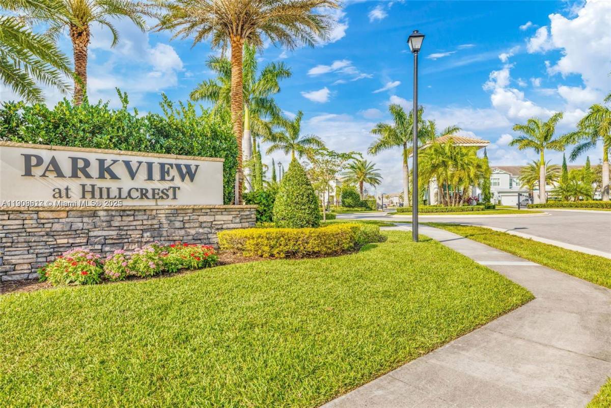 Townhouse for rent at 3932 Long Leaf Lane #1, Hollywood, FL 33021