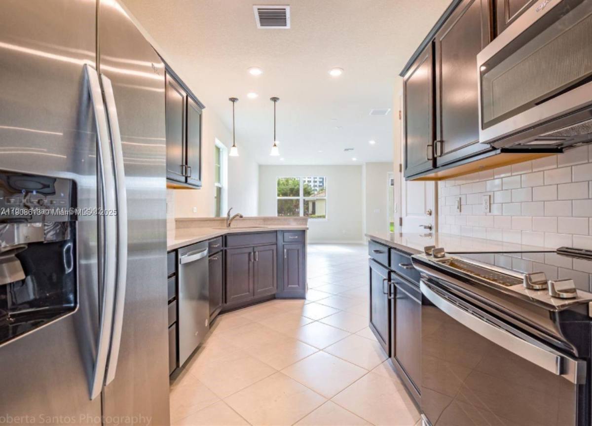 Townhouse for rent at 3932 Long Leaf Lane #1, Hollywood, FL 33021