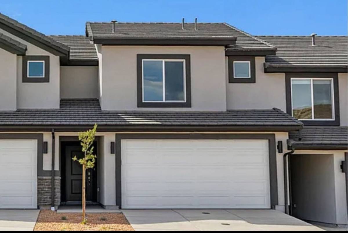 Townhouse for rent at 1868 S Wolverine Way, Washington, UT 84780