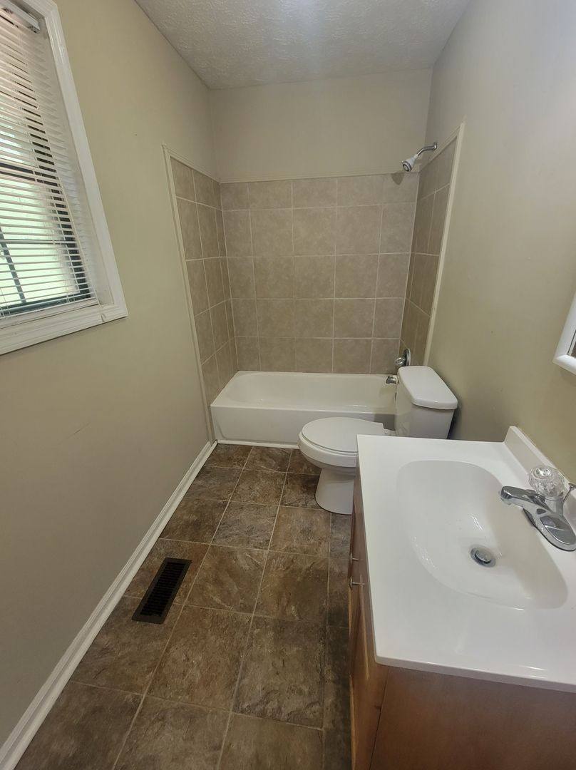 Apartment for rent at 1630 Church Ave SE, Jacksonville, AL 36265