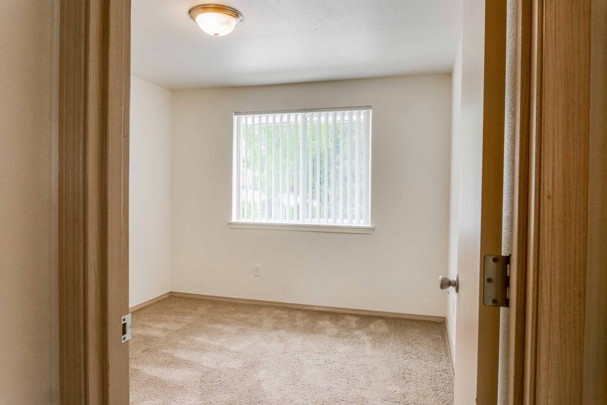 Apartment for rent at 2195 Maplewood Dr S, Salem, OR 97306