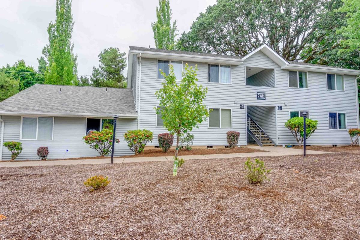 Apartment for rent at 2195 Maplewood Dr S, Salem, OR 97306