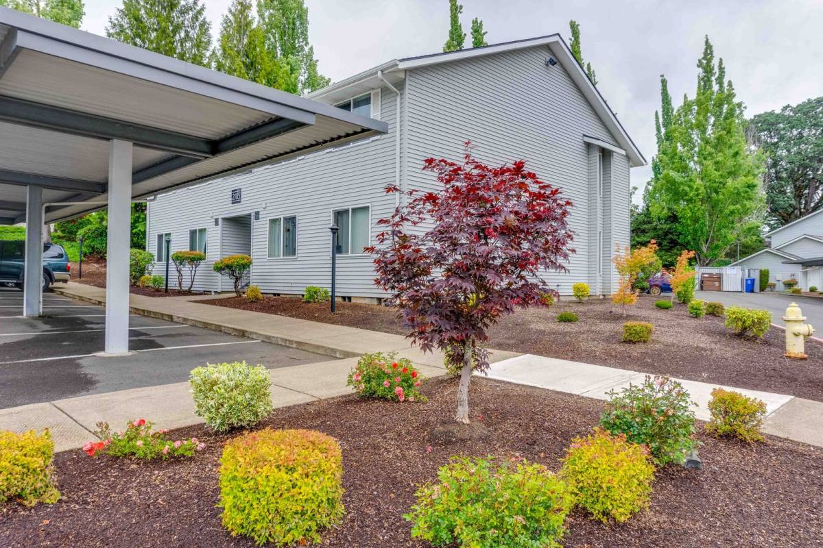 Apartment for rent at 2195 Maplewood Dr S, Salem, OR 97306