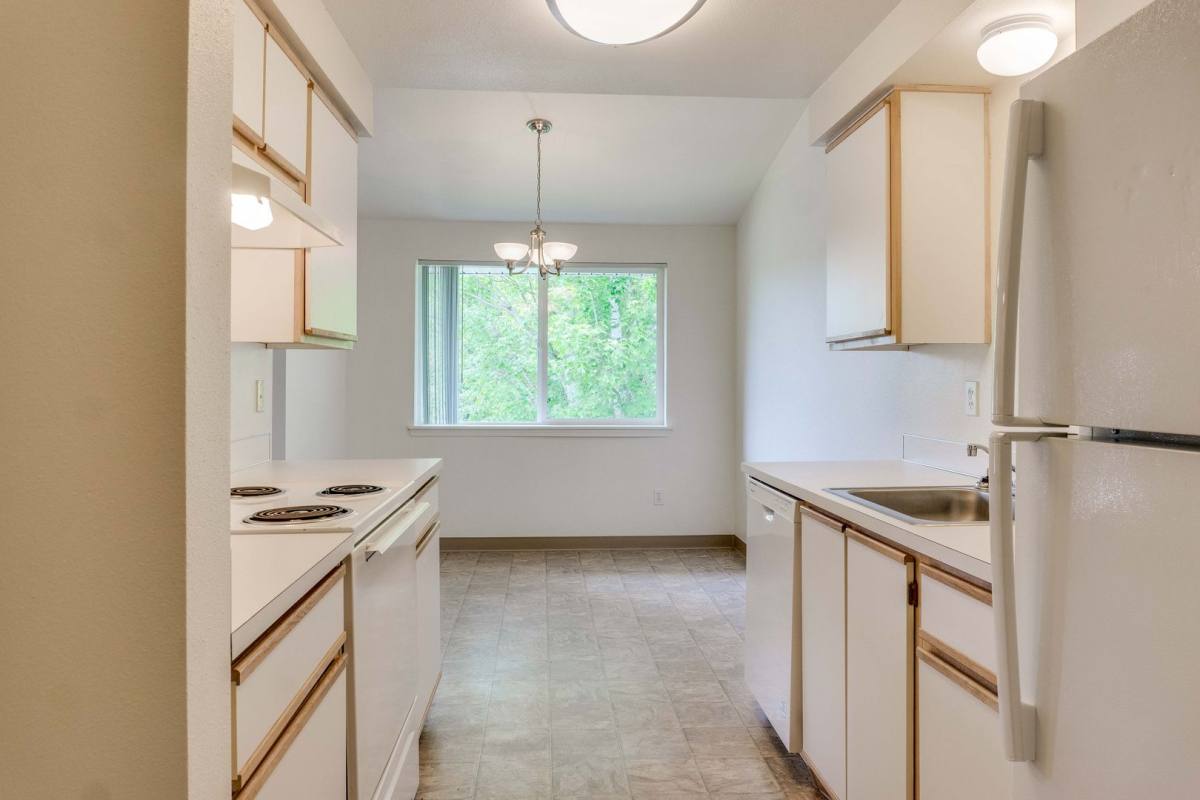 Apartment for rent at 2195 Maplewood Dr S, Salem, OR 97306