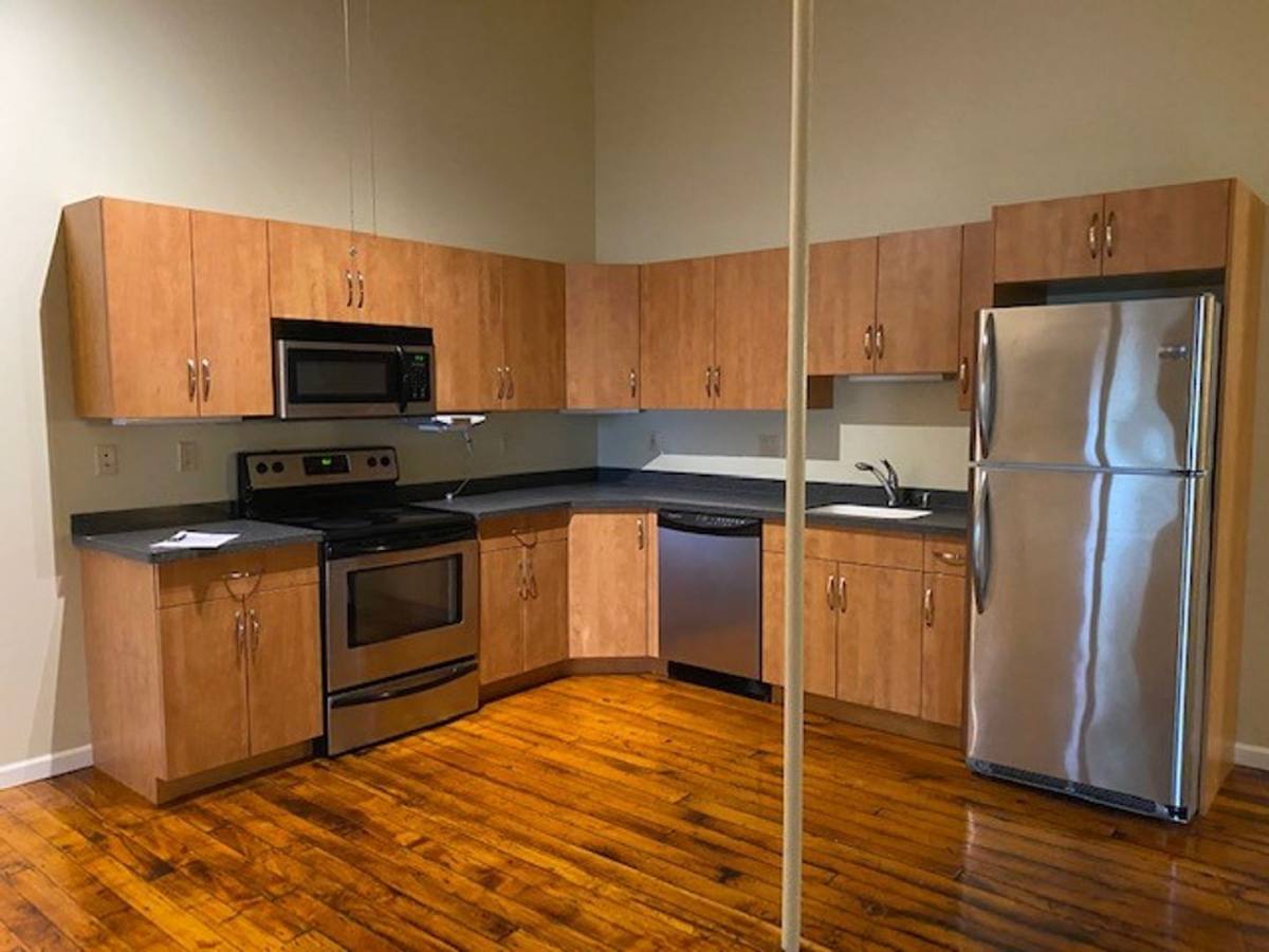Apartment for rent at 75 Wamsutta St, New Bedford, MA 02740
