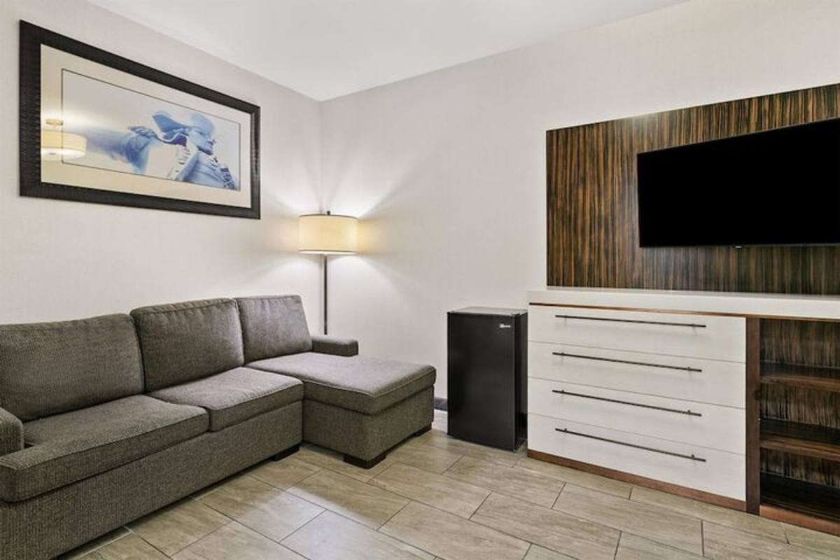 Apartment for rent at 15-19 S Charles St, Baltimore, MD 21202